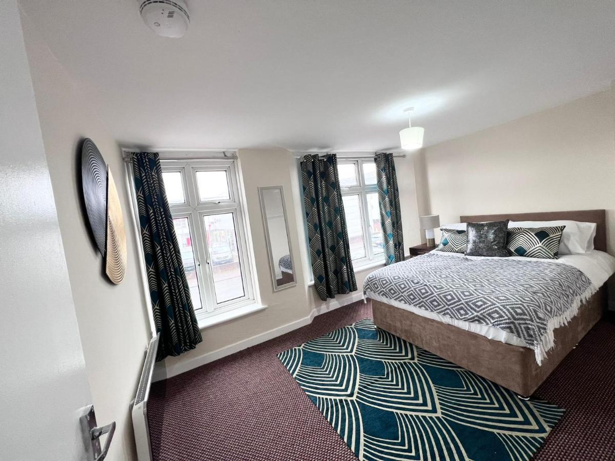 Taunton Inn Bagian luar foto