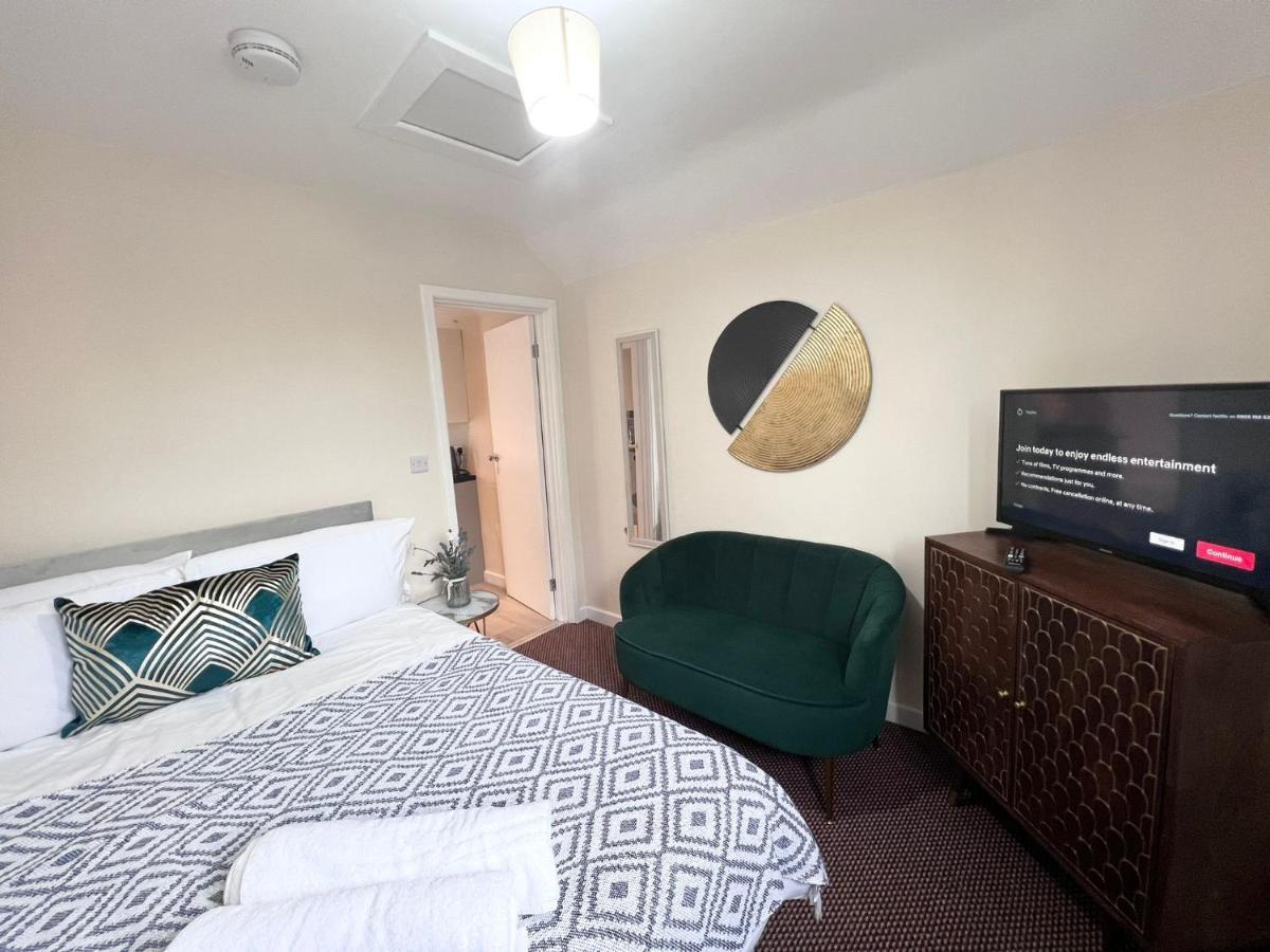 Taunton Inn Bagian luar foto