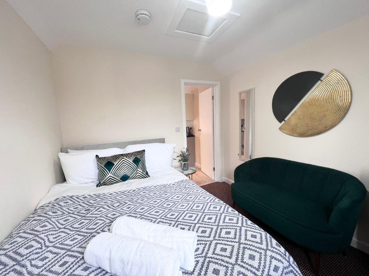 Taunton Inn Bagian luar foto