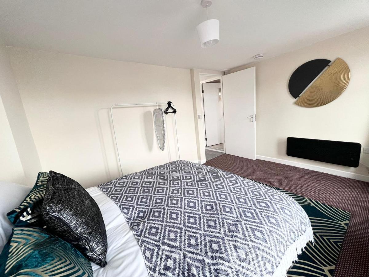Taunton Inn Bagian luar foto